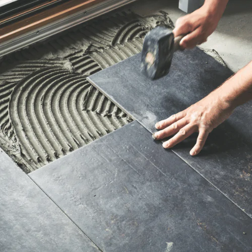 Pose de revêtements de sol durables parquet et carrelage